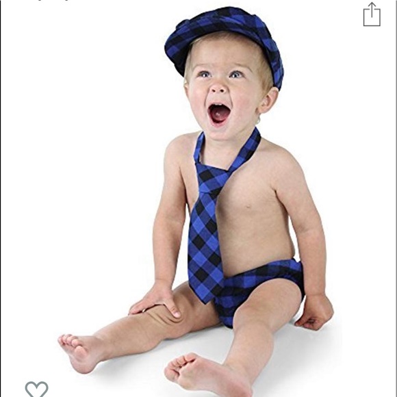 Driver cap, oversized tie, diaper cover - Picture 2 of 2